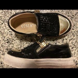 Toddler girl’s shoes